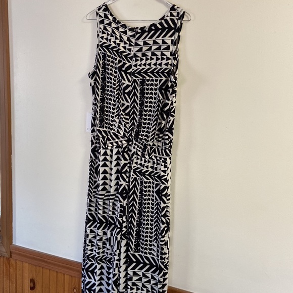 NWT Calvin Klein Black & Cream Sleeveless Jumpsuit Size 10 - Picture 7 of 9